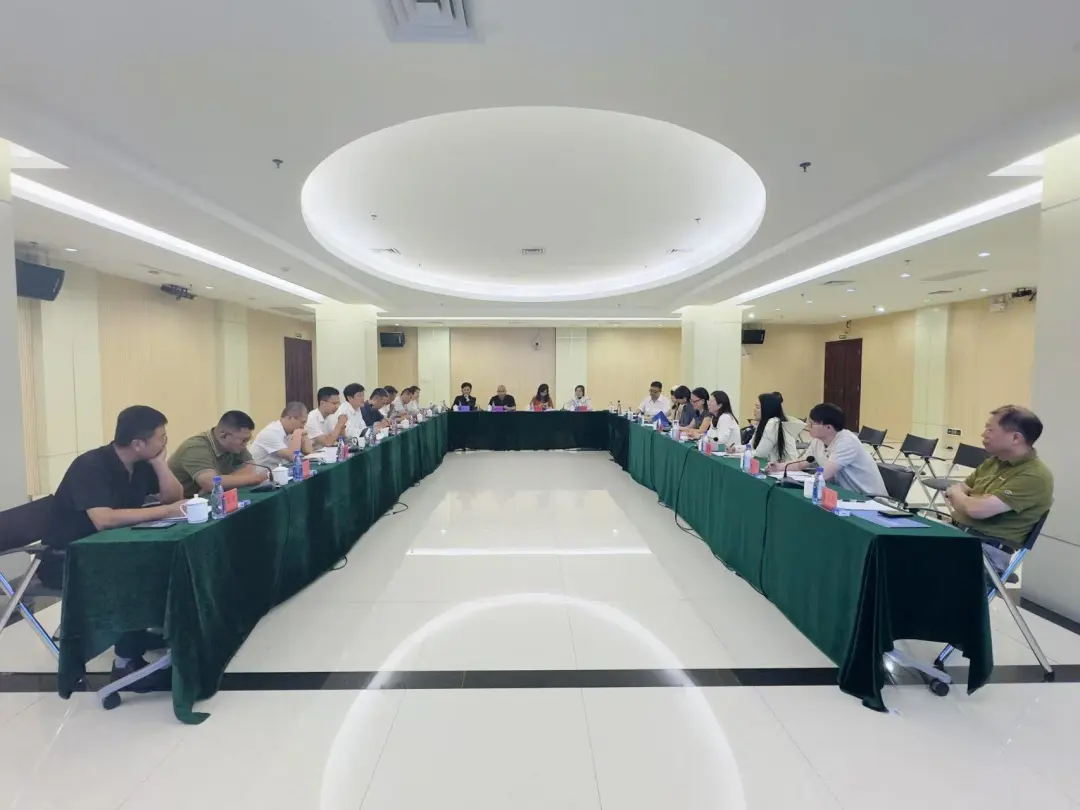 中國(guó)橡膠工業(yè)協(xié)會(huì)調(diào)研團(tuán)赴海南橡膠調(diào)研